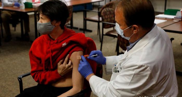 В Швеции разрешили вакцинировать от COVID-19 подростков с 12 до 15 лет