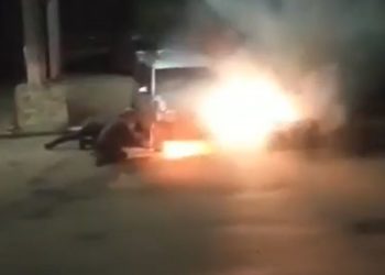 Incendiu pe o stradă din orașul Bălți. O mașină a fost mistuită de flăcări | VIDEO