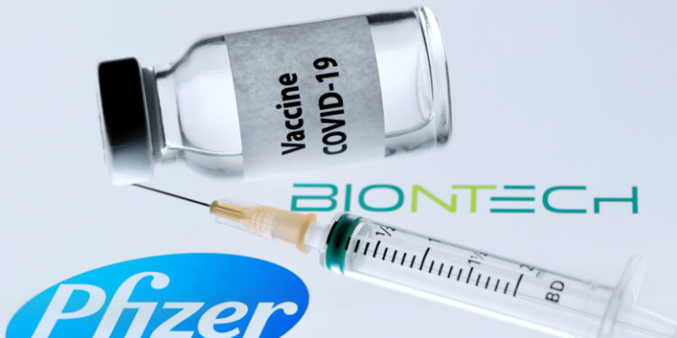 Posibilitatea unei a treia doze de vaccin Pfizer, administrată după șase luni, este analizată de Agenția Europeană a Medicamentului