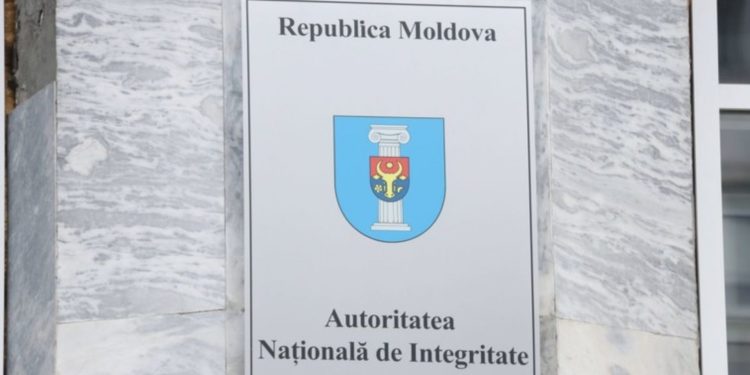 Doi primari, care și-au luat la lucru soțiile, dar și o șefă de Direcție din Cahul, care și-a angajat mama, riscă să rămână fără fotolii