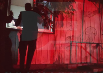 Descoperire nocturnă ca într-un film horror! Cadavrul unui bărbat a fost găsit pe un scaun, la „Aventura Parc”