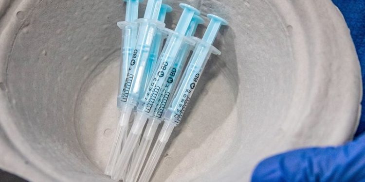 Caz revoltător: o asistentă medicală într-un spital din Moldova le cere pacienților bani pentru a cumpăra seringi | VIDEO