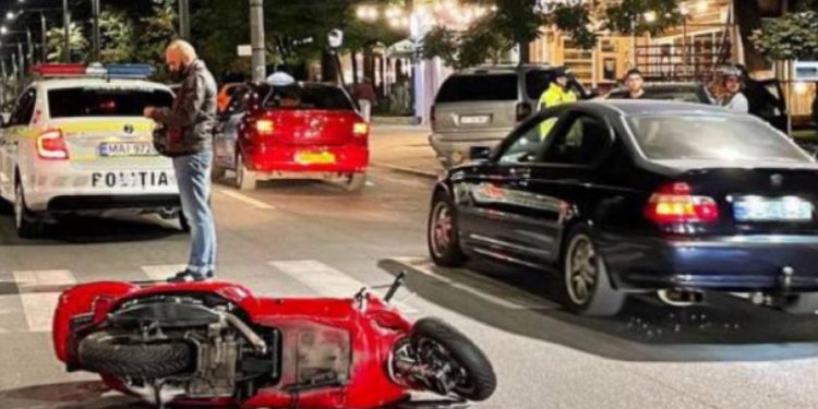 Un motociclist, pus la pământ de o șoferiță de 19 ani, pe o stradă din capitală