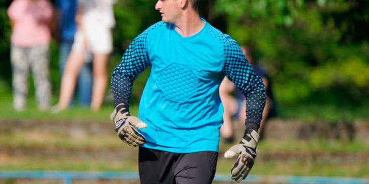 Un portar rus a murit pe teren, după ce s-a ciocnit cu un jucător advers