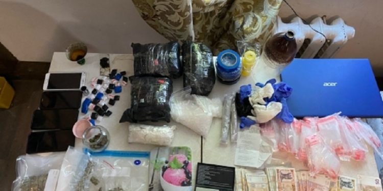 Narcotice de 5.000.000 de lei, depistate la Bălți. Poliția a reținut 4 suspecți | VIDEO