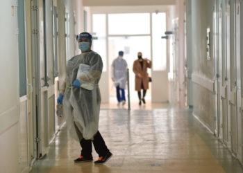 Cinci decese și 579 cazuri noi de infectare cu COVID-19. Câte persoane erau vaccinate?