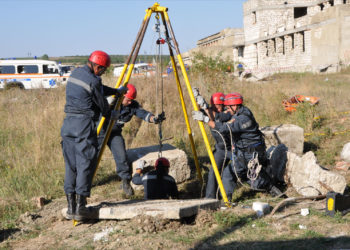 Un bărbat căzut într-un rezervor pentru apă, la adâncimea de 3 metri. A fost salvat de pompierii din Cimișlia