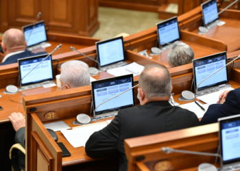 Aprobat în lectură finală. Șefii mai multor instituții publice vor putea fi demiși în urma controlului parlamentar