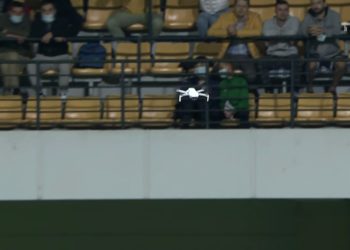 Scene incredibile pe stadionul Zimbru: Meciul Moldova-Austria nu a început la timp din cauza unei drone. Austriecii au părăsit terenul | FOTO