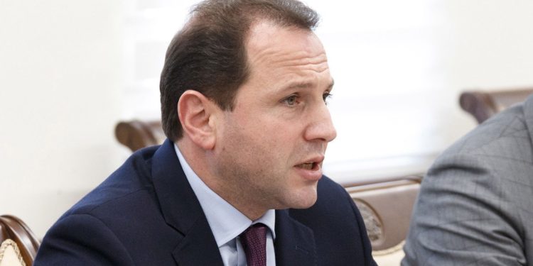 В Армении арестовали бывшего министра обороны