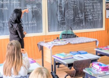 Sindicatele: 32 de angajați din învățământ, inclusiv 18 cadre didactice, s-au concediat. Cerem anularea obligativității vaccinării sau testării din cont propriu