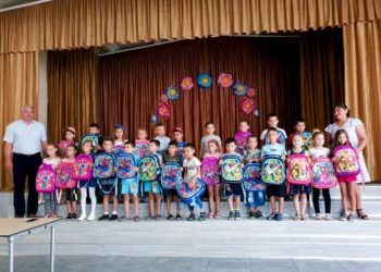 По инициативе Илана Шора первоклассники из города и района Оргеев получили в подарок рюкзаки и канцтовары