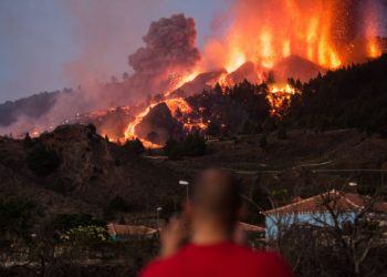 Ecologist: Norul toxic constituit în urma erupției vulcanului din La Palma ajunge în Moldova