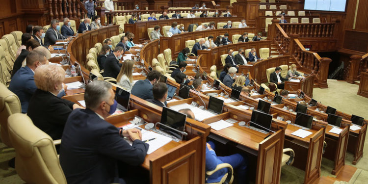 Deputații revin din vacanță. Parlamentul de legislatura a XI-a, convocat în prima sesiune ordinară
