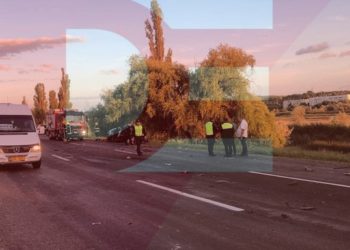Grav accident, la Anenii Noi. Un șofer a murit, după ce o Dacia cu peste 130 km/h a răsturnat un TIR | FOTO
