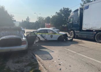 Mașină a INSP, implicată într-un accident, la Briceni. Un polițist — rănit | VIDEO