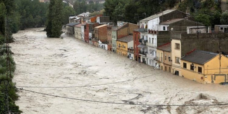 Испания столкнулась с разрушительными наводнениями