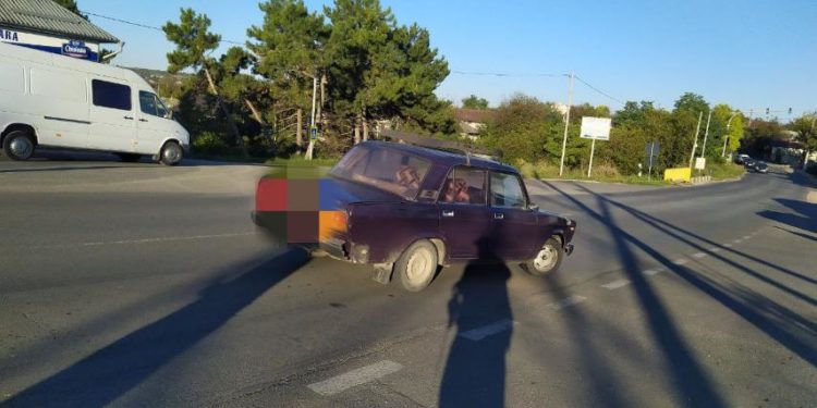 Lovită de mașină, pe trecere de pietoni, în drum spre școală: O fetiță de 10 ani, spitalizată