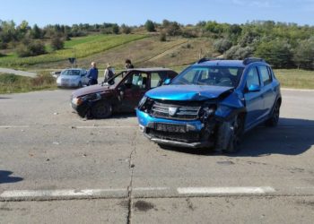 Două autoturisme au intrat în coliziune la Sângerei. În una dintre mașini se aflau copii | VIDEO