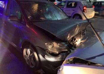 Un șofer beat a intrat cu Opelul într-un Volkswagen în care se afla o familie cu doi copii