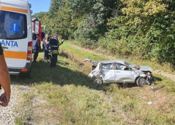 Și-a făcut mașina zob și a ajuns în spital: O șoferiță a pierdut controlul volanului și s-a răsturnat, la Strășeni