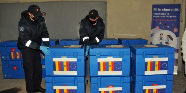 În Moldova, au ajuns cele 100 000 de teste rapide antigen COVID-19 donate de România