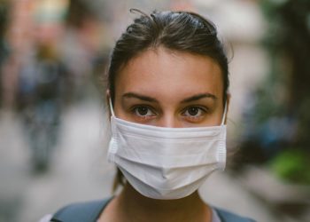 Вспышка коронавируса на Афоне, 87% населения Чили вакцинировались, а в Нидерландах вводят «ковид-паспорта» | VIDEO