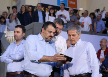 România, la un pas de o nouă criză politică. Guvernul a pierdut sprijinul unui partid din cadrul coaliției | VIDEO