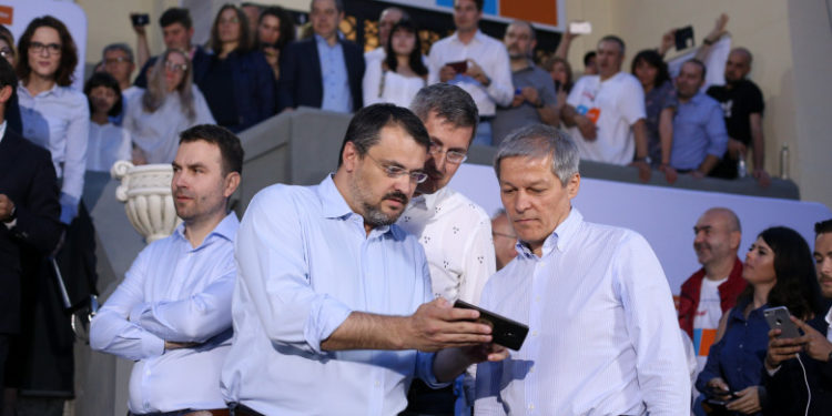 România, la un pas de o nouă criză politică. Guvernul a pierdut sprijinul unui partid din cadrul coaliției | VIDEO