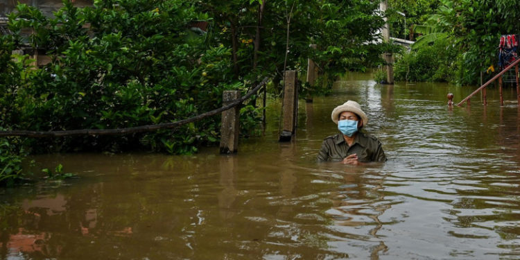 Thailanda a intrat în alertă. O furtună tropicală a scufundat 70.000 de locuințe, a ucis șase oameni și amenință capitala Bangkok