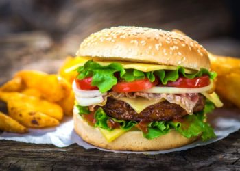 В Боливии в гамбургере нашли человеческий палец | FOTO