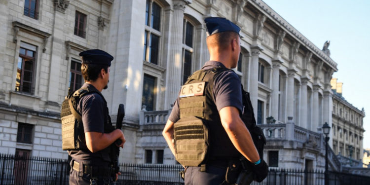 Procesul celui mai grav atentat din Franța, soldat cu 130 de morți, începe azi. Un singur terorist mai este în viață