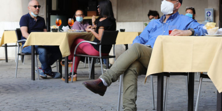 Curtea Supremă a Spaniei interzice restaurantelor să le ceară clienților certificatul COVID