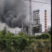 Incendiu puternic la Rafinăria Lukoil din Ploieşti. Oamenii au fost avertizați să stea în casă | VIDEO