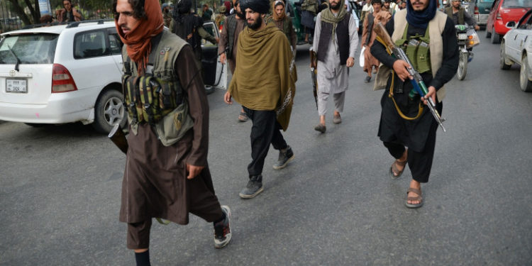 CNN: Talibanii au escortat americani la aeroportul din Kabul, în urma unei înțelegeri secrete cu armata SUA. „A funcționat de minune”