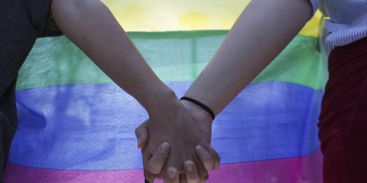 Parlamentul European cere României să recunoască căsătoriile între persoane de același sex