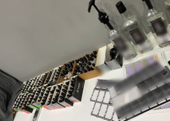 Țigări fără acte de proveniență de aproape jumătate de milion de lei, expuse pe vitrine, depistate la stațiile PECO