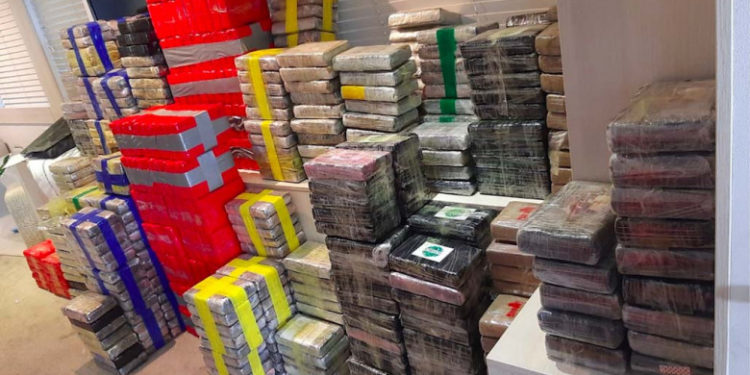 Peste două tone de cocaină, confiscate pe un iaht de lux în largul Angliei | VIDEO