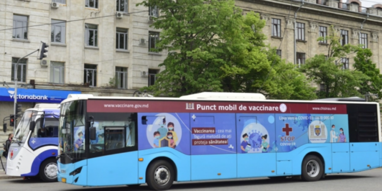 Vrei să te vaccinezi? Astăzi punctele mobile de imunizare sunt disponibile în două sectoare ale Capitalei