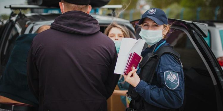 Situația la frontieră: 98 de persoane, documentate pentru nerespectarea măsurilor de combatere a bolilor epidemice