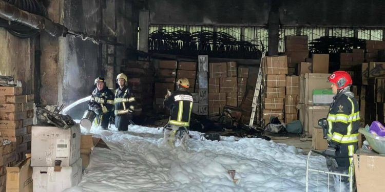 Un depozit de jucării din capitală a luat foc | FOTO