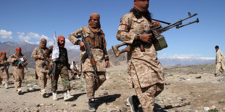 Afganistanul, sub teroare. Talibanii execută oameni şi le atârnă trupurile în piaţa publică