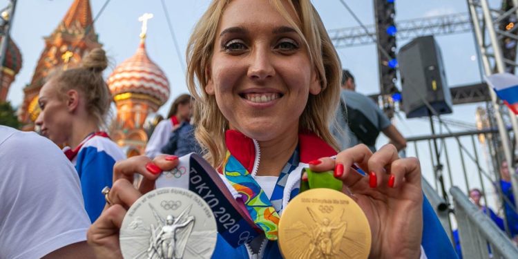 Воры вернули российской теннисистке украденные медали вместе с коробкой конфет