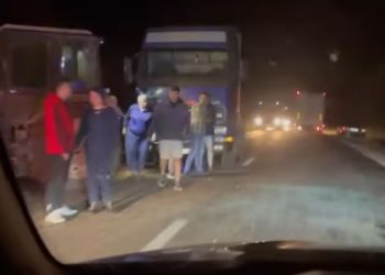 Accident violent în sudul țării. Un autocamion a tamponat din spate un tractor | VIDEO