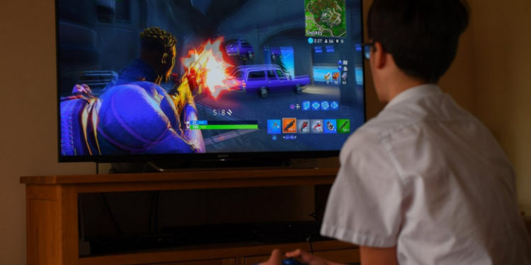 Caz unic în lume: Un adolescent a stat două luni internat în spital după ce a devenit dependent de un joc video