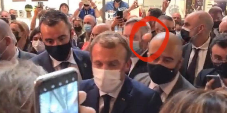 Președintele Franței, Emmanuel Macron, lovit cu un ou de un protestatar. Bărbatul a fost arestat | VIDEO