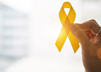 „Suicidul poate fi prevenit”. La Chișinău a avut loc un flashmob organizat de către activiștii de la linia fierbinte pentru prevenirea suicidului | VIDEO