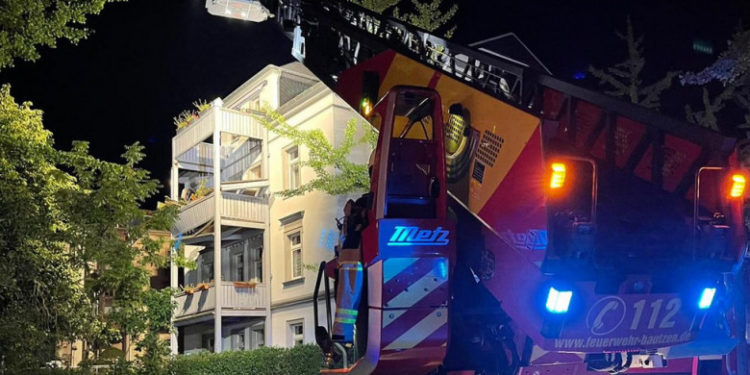 Balcon prăbușit cu tot cu persoanele aflate în el, în timpul unei petreceri, în Germania. Sunt 9 răniți