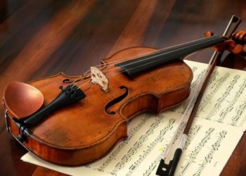 Noi detalii despre vioara „Stradivarius” descoperită la vamă: Este originală și a fost împrumutată de către un maestru din Elveția violonistei Alexandra Conunova