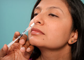 Производитель Sputnik V оценил срок действия назальной вакцины от коронавируса